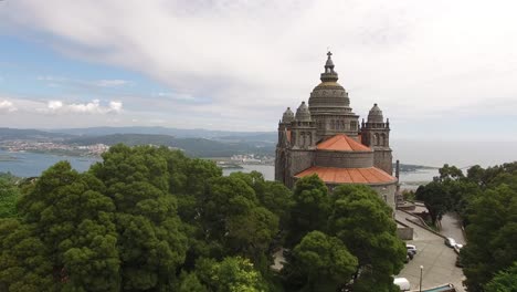 viana do castelo 城市景觀,山頂上的聖盧西亞教堂,從無人機拍攝