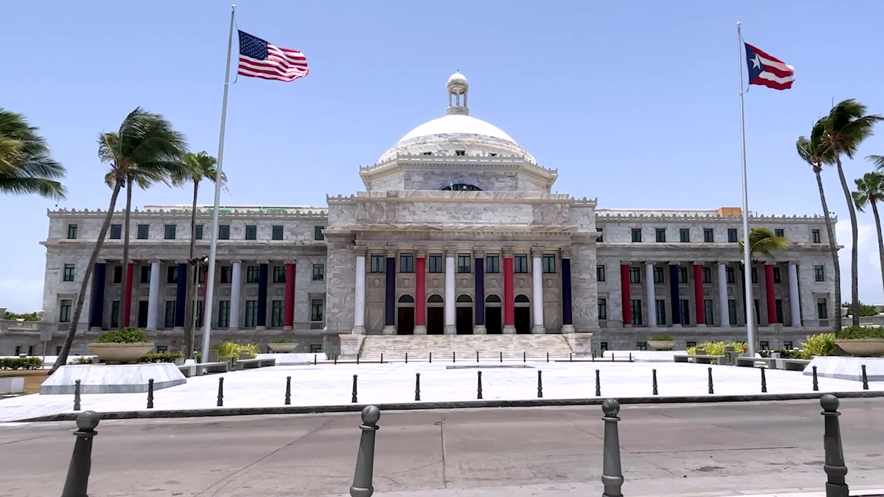 O Capitólio de Porto Rico é a sede da Assembleia Legislativa de Porto Rico, uma legislatura bicameral composta por um Senado e uma Câmara de Representantes.