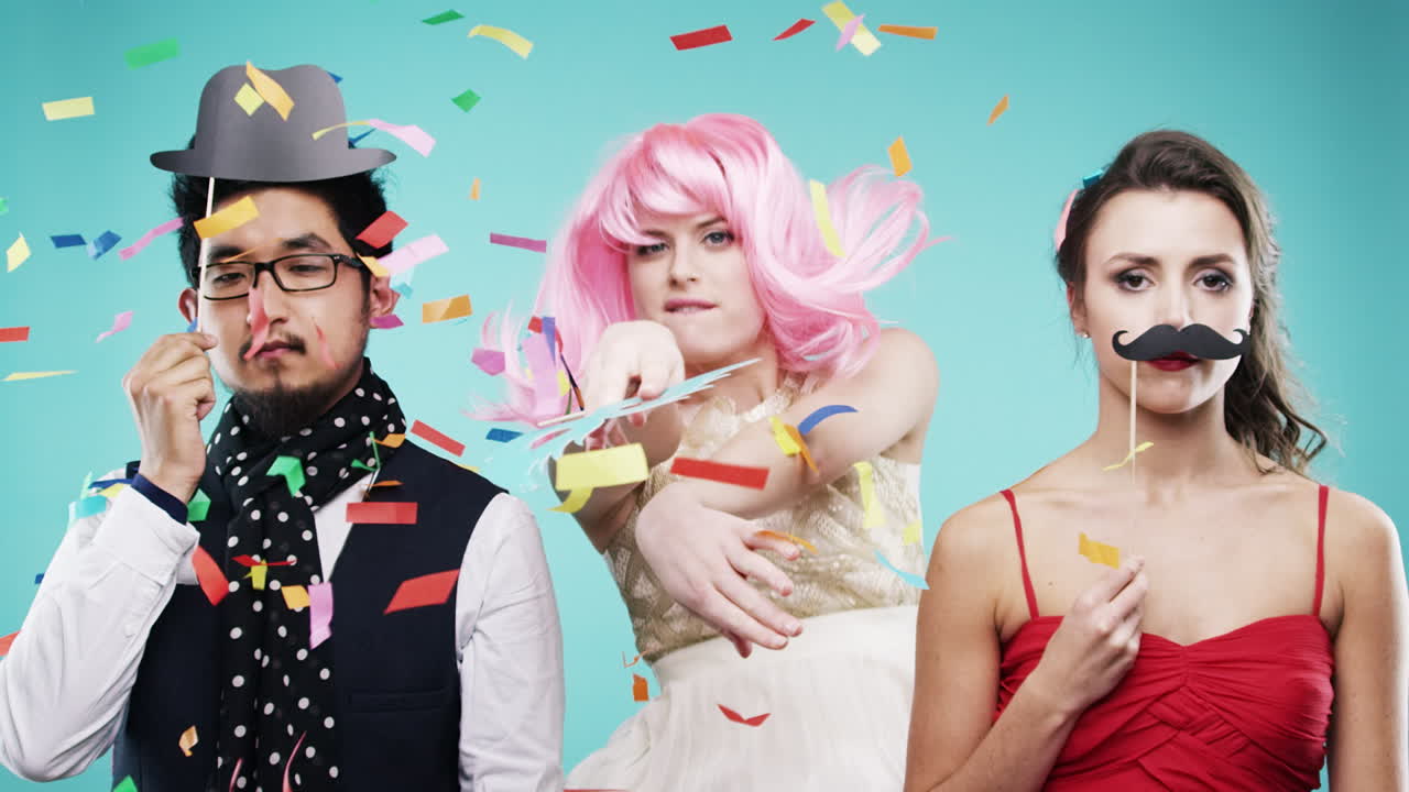 어떠한 경우에도 그녀는  ⁇ 크를 가져옵니다.