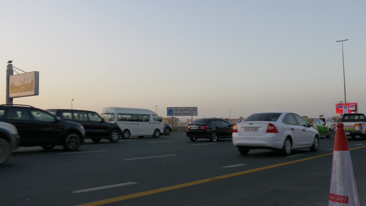 uae 셰이크 자이드 로드 서 트래픽 메인 스트리트 4k 두바이