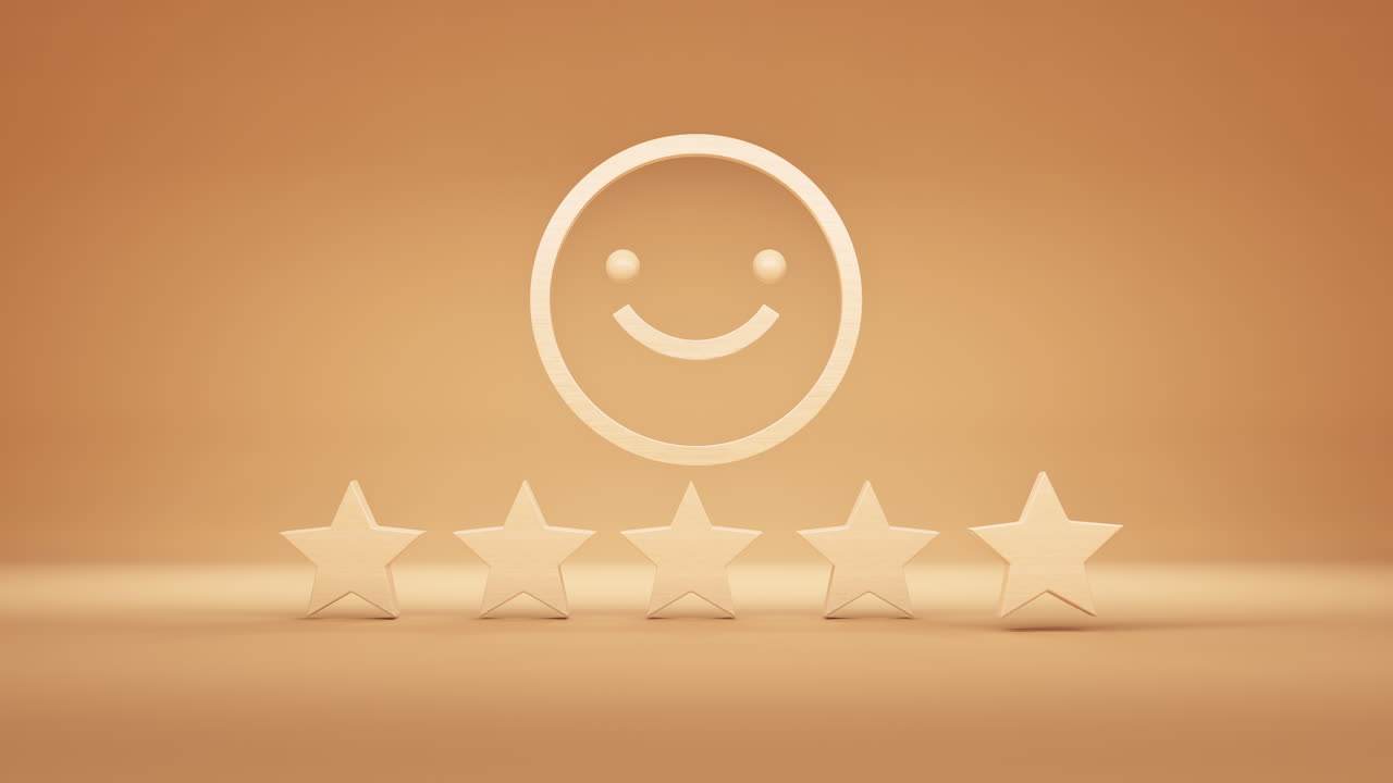 Icone di legno che rappresentano una valutazione positiva con una faccina sorridente felice e cinque stelle su uno sfondo caldo, a simboleggiare un servizio eccellente o la soddisfazione del prodotto