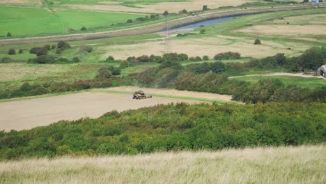 Cosechadora-En-El-Campo-En-El-Campo\n