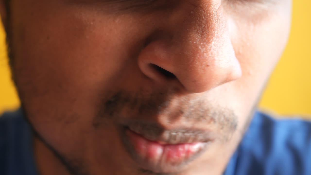 primer plano de la cara de un hombre