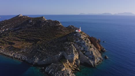 Luftpanoramablick-Auf-Die-Klippe-Mit-Leuchtturm-Knidos,-Türkei