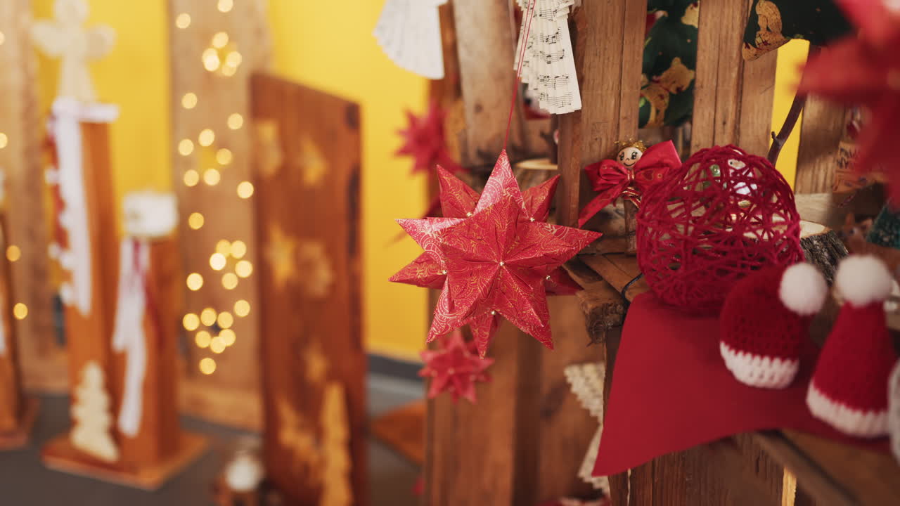 decoraciones de navidad rústicas con estrella roja