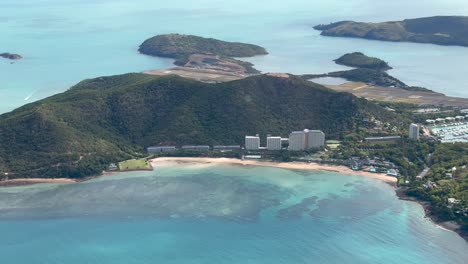 2022년 12월 호주 즐랜드에 있는 휘츠네이 섬의 aerial 4k