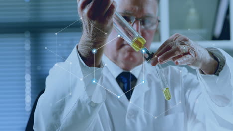 animación de una red de conexiones sobre un científico caucásico que trabaja en un laboratorio