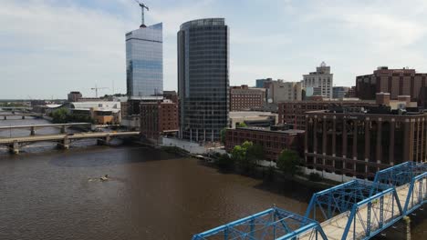 Grand-Rapids,-Michigan-blue-bridge-and-skyline-drone-video