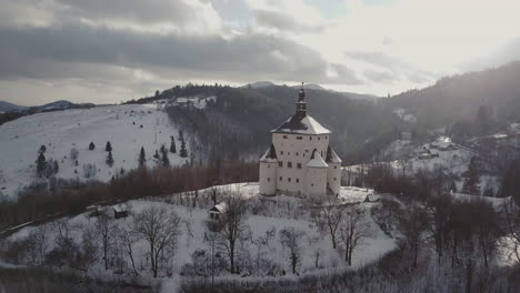 Flying-towards-a-New-Castle-in-Mining-town-Banska-Stiavnica-in-winter,-Sunny,-Aerial-shot