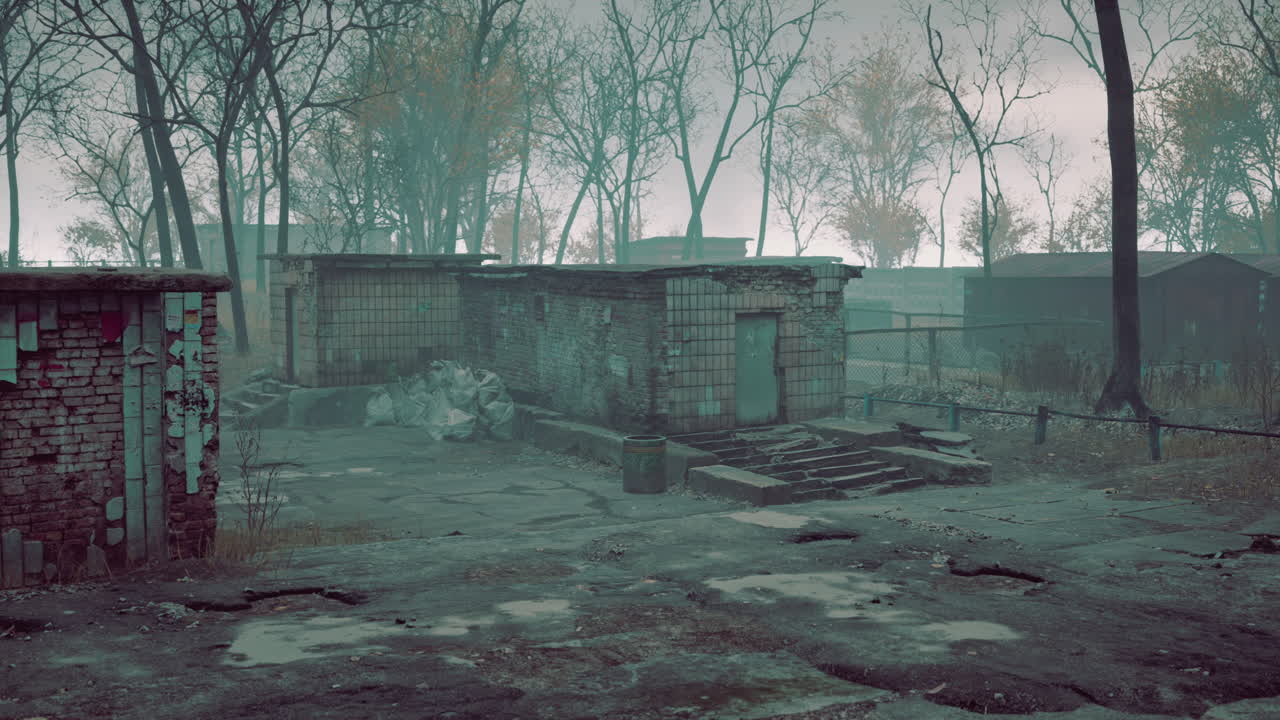 старые и заброшенные здания в небольшом городе