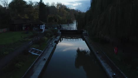 oxford's isis river with canal, traditional houses, and people walking and enjoying nature.