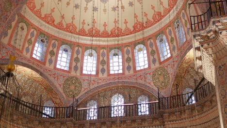 el interior de una mezquita turca