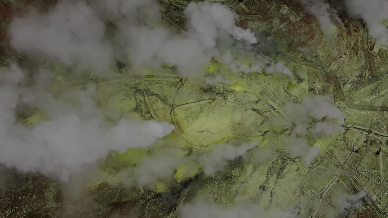 una erupción de gas owakudani montaña hakone japón