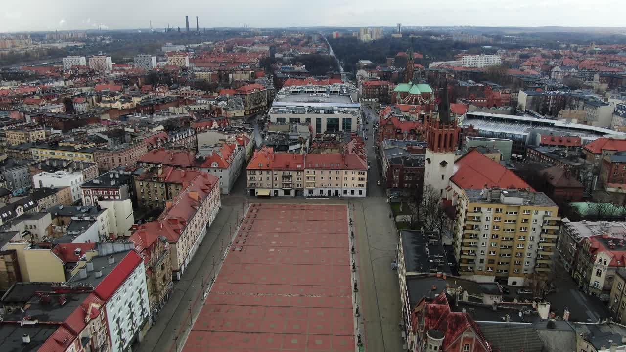 antena sobre la ciudad de bytom polonia sobre la plaza principal 4k