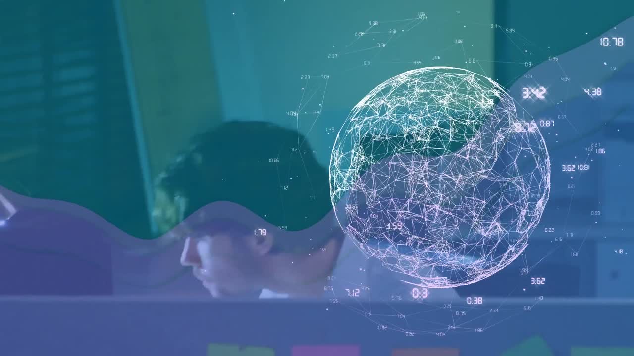 animación del globo sobre el hombre de negocios usando computadora