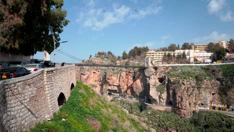 prepárate para ser transportado al fascinante mundo de constantine en argelia con nuestro cautivador video