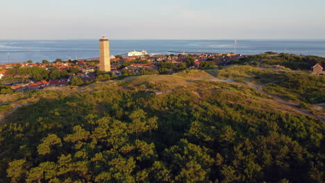 Fabelhafter-Drohnenblick-Auf-West-terschelling,-Aufgenommen-Im-Juli-2022