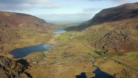 impresionantes imágenes aéreas, la brecha de dunloe, co kerry, irlanda