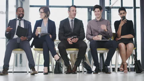 Gente-De-Negocios,-Esperando-O-Entrevista-De-Trabajo