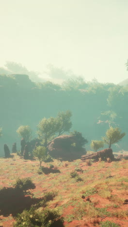 un hermoso paisaje con colinas verdes, árboles y un acantilado rocoso en el fondo. el cielo es de color azul claro y hay algo de niebla en el aire.