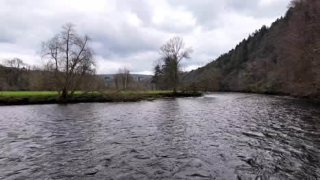 Cámara-Lenta-Río-Nore-Condado-Kilkenny-Irlanda-En-Una-Mañana-De-Primavera