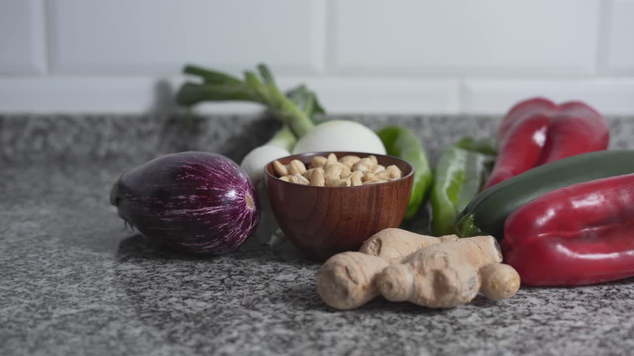 Variedade de Vegetais Frescos e Castanhas de Caju