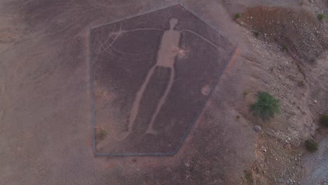 Blythe-Geoglifo-Calcográfico-Visto-Arriba-Desde-Un-Dron,-Representación-Antigua-De-Estar-En-Un-Terreno-Desértico-De-Sonora