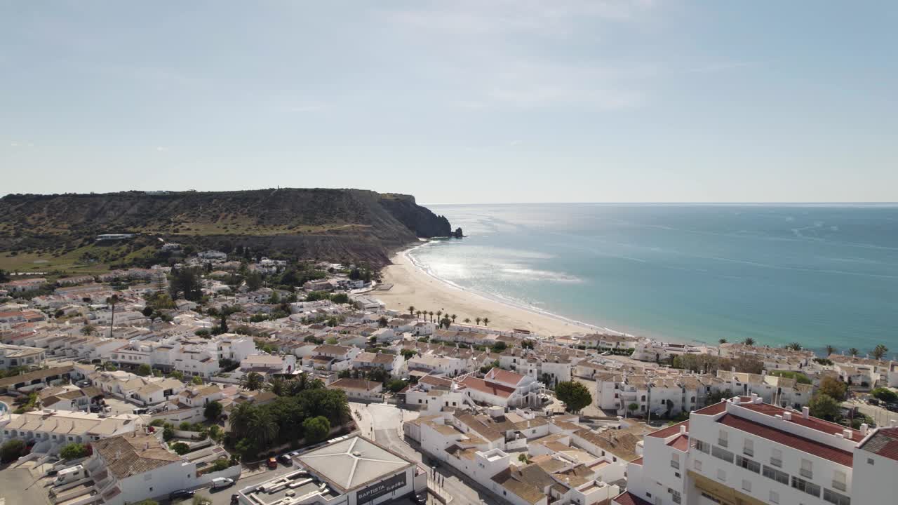 pueblo urbanizado de praia da luz, lagos, algarve