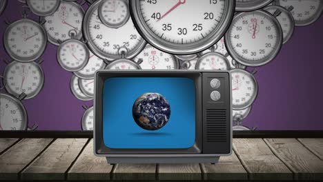 televisión con un globo en su pantalla