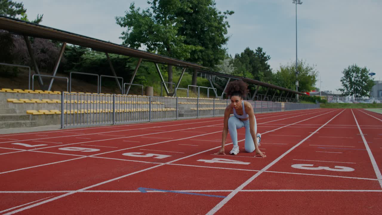 atleta femenina lista para correr