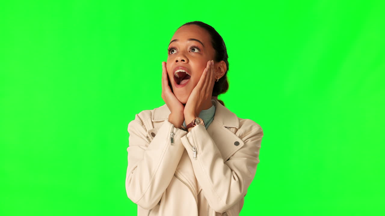 pantalla verde, felicidad y mujer sorpresa