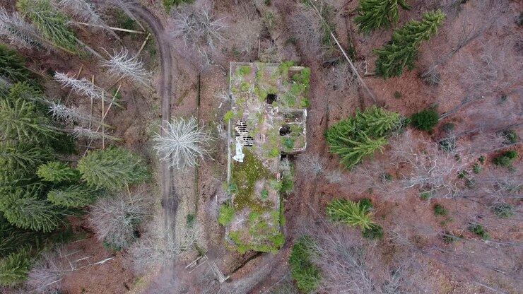 Top-down luftfoto af forladt hospital i udkanten af Zagreb, Kroatien