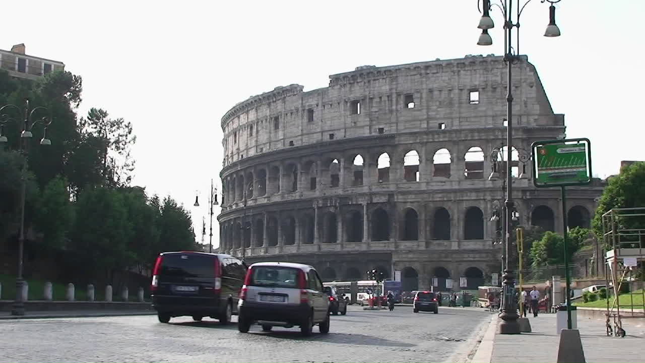 교통량이 많은 로마의 콜로세움