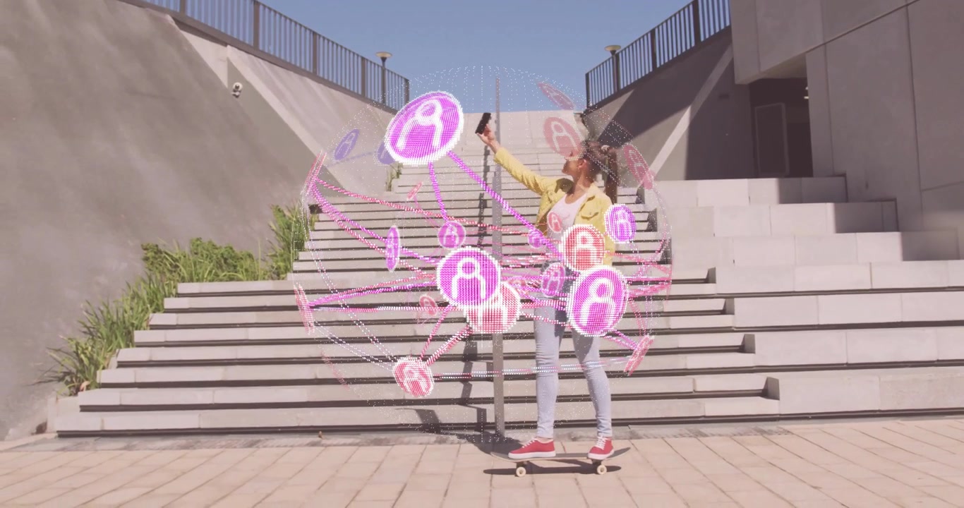 スマートフォンを向け、光るネットワーク球を描き、テックデモのために拡大する女性スケートボーダー。