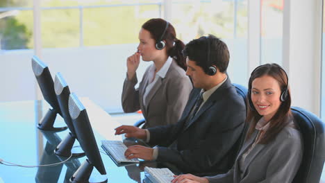 Geschäftsleute-In-Einem-Callcenter