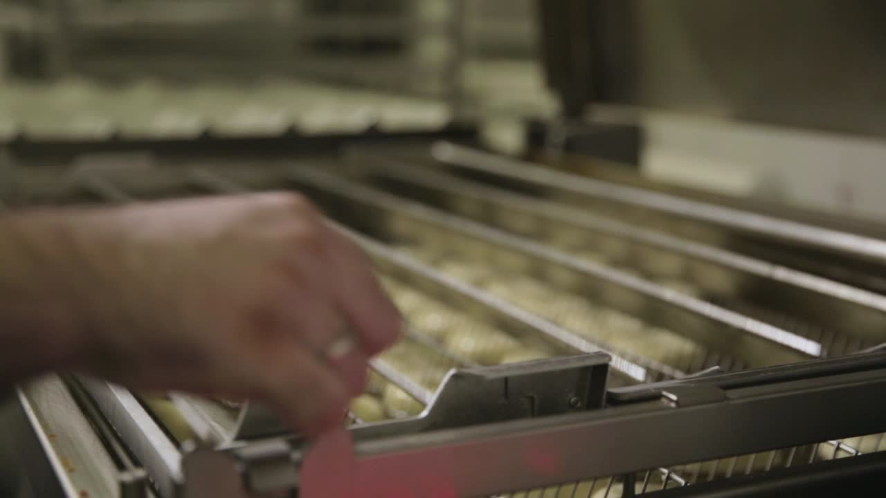 línea de producción de alimentos - rosquillas o pasteles