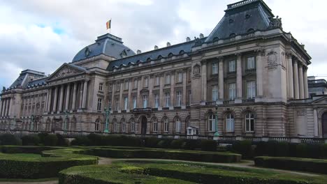 Bruselas,-Bélgica,-Grafiti,-Mural,-Metro,-átomo,-Autobús,-Estatuas-Y-Plazas-En-Cámara-Lenta