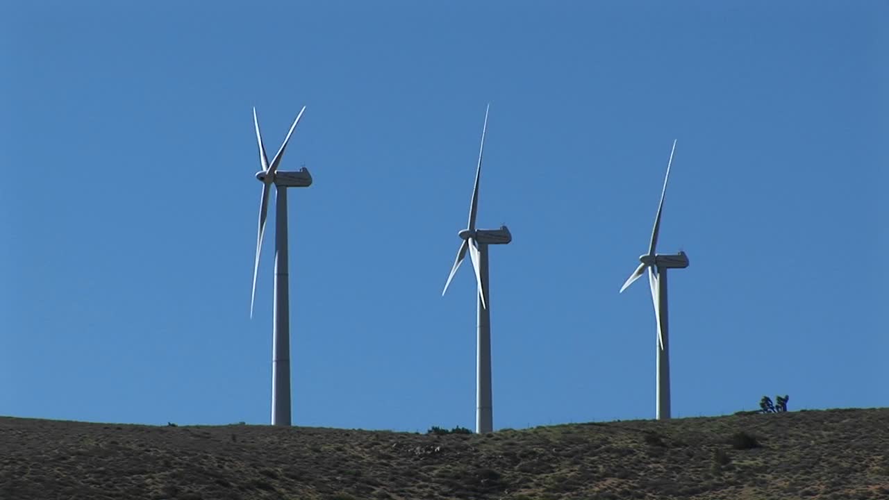 tehachapi 캘리포니아에서 전력을 생성하는 3개의 풍력 터빈의 롱샷