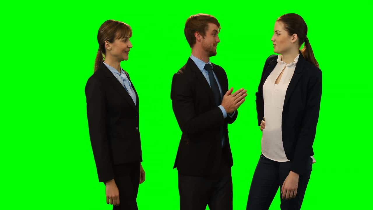 사업가 와 동료 들 이 서로 상호 작용 하는 것