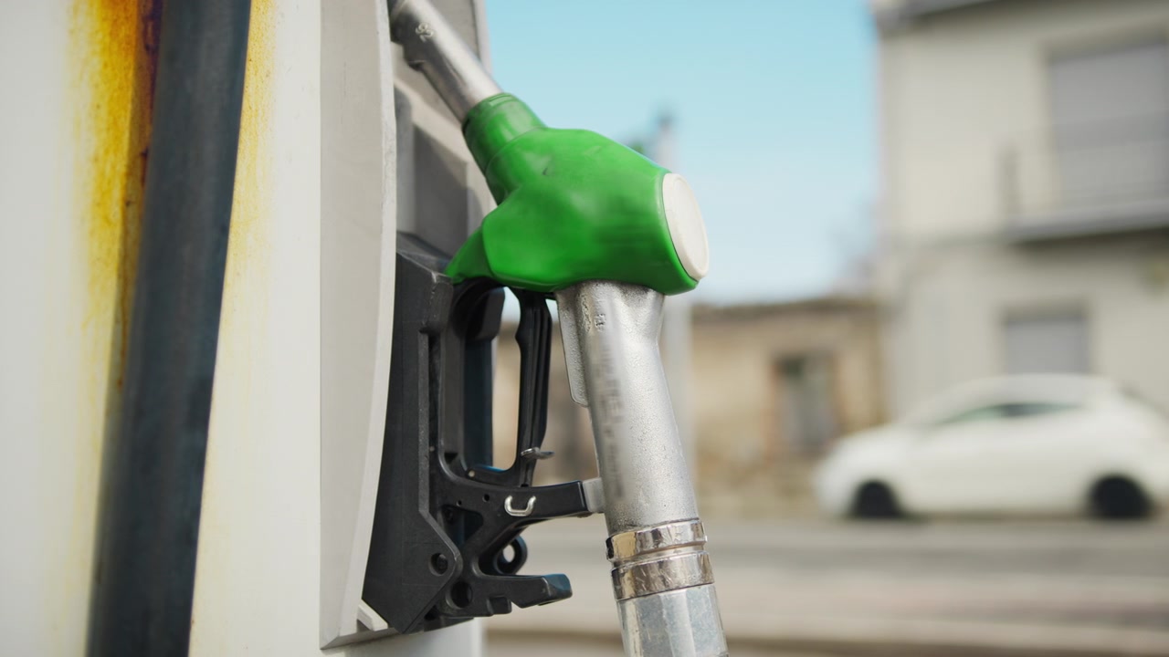Carburante esaurito alla pompa di benzina.