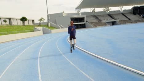 Carrera-Atlética-Para-Discapacitados-En-Una-Pista-De-Atletismo-4k