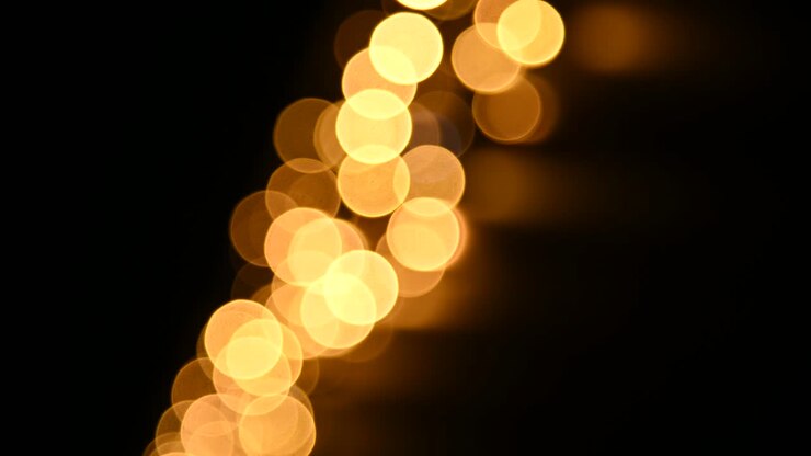 Luci dorate di Natale sullo sfondo bokeh