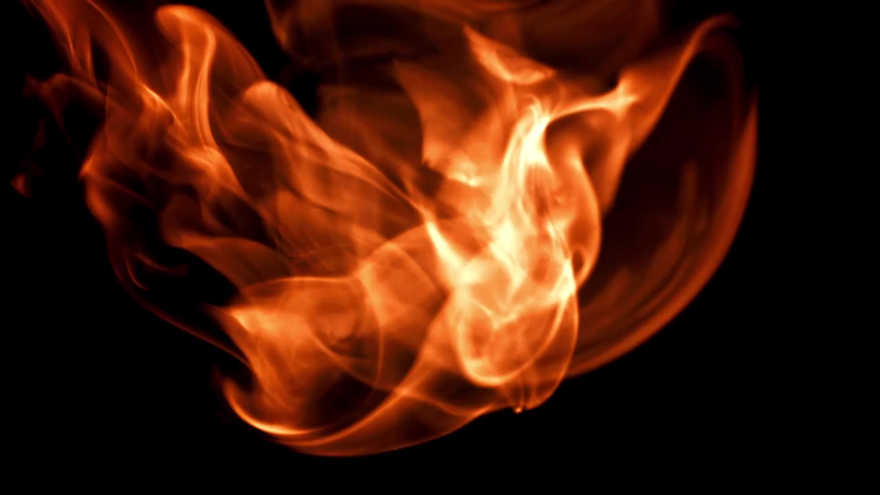 Abstrakt ildrøg og flammer på sort baggrund