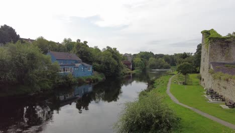 Castle-on-The-Nore-River-at-Thomastown-Kilkenny-on-a-dull-summer-Morning