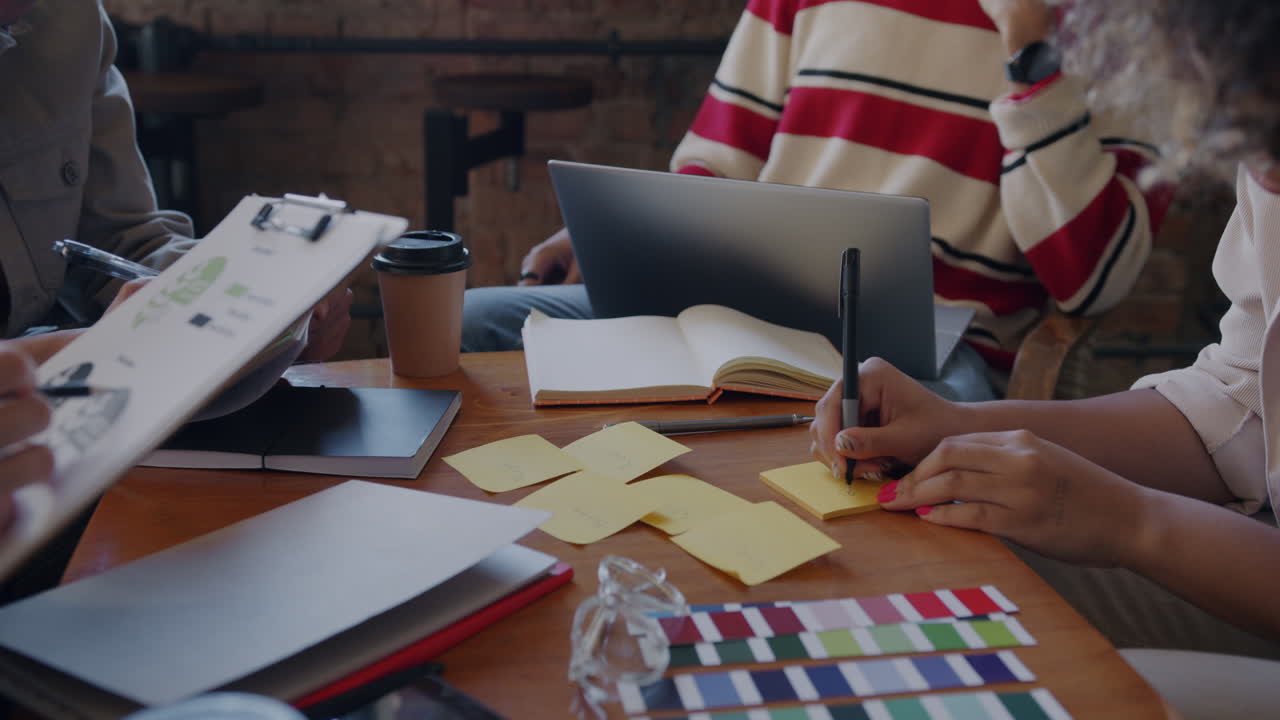 Team Brainstorming in a Cafe