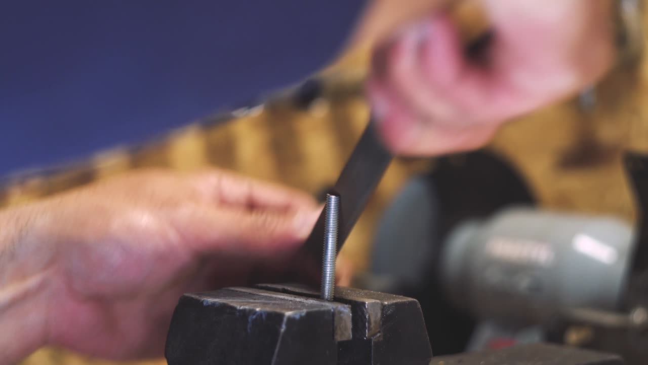 bolt metal grinding