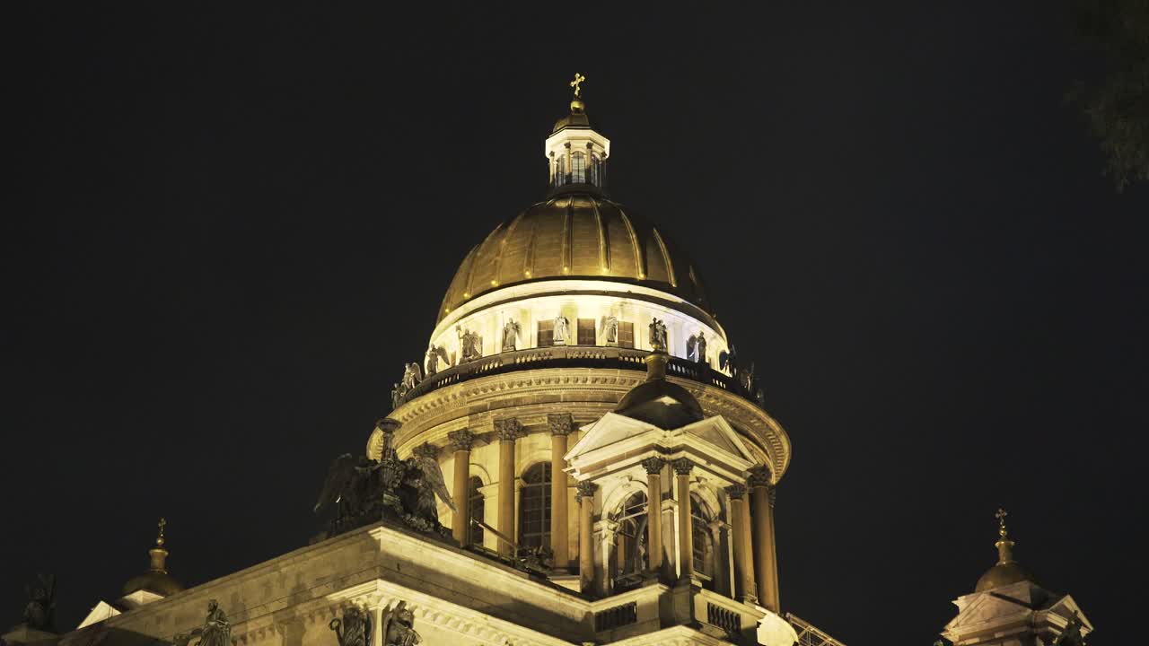 Cattedrale di San Pietroburgo di notte