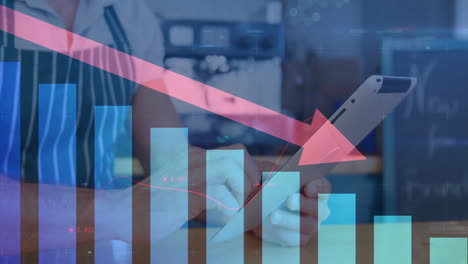 animación del procesamiento de datos financieros sobre una mujer caucásica usando una tableta