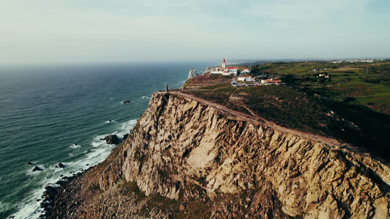 vista aérea del faro de cabo da roca en portugal