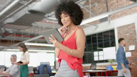 Thoughtful-african-american-woman-using-a-digital-tablet-at-office